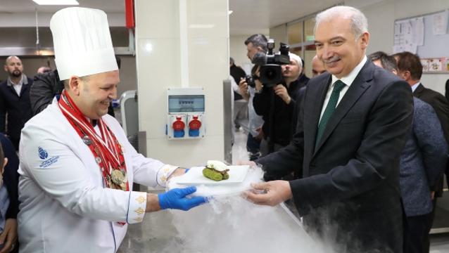 Başkan Uysal, Sosyal Tesisler’in madalyalı aşçılarını kutladı