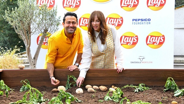 Demet Evgar Lay's ile patates hasadını şehre taşıdı..
