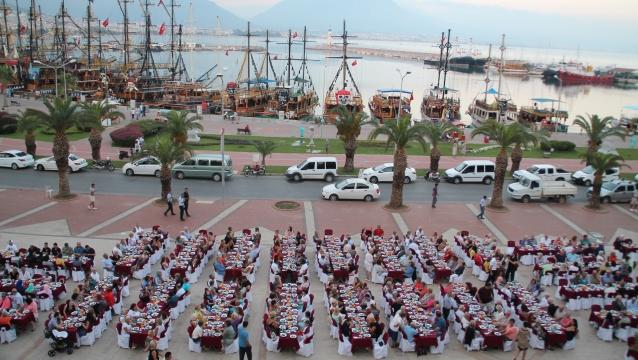 Alanya'da dünyaya örnek iftar