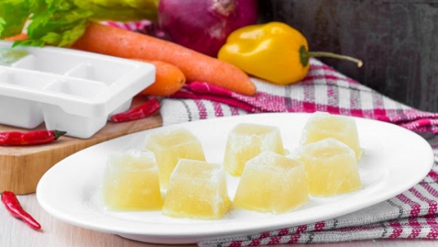 Ev yapımı tavuk suyu ile daha lezzetli ve iştah açıcı yemekler