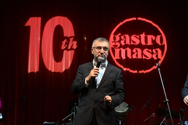 Gastromasa, 10. yaşında