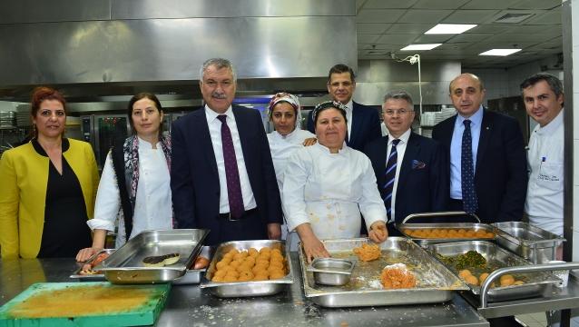 Hilton İstanbul Bosphorus’un Adana Gecesi ünlü simaların katılımıyla gerçekleşti