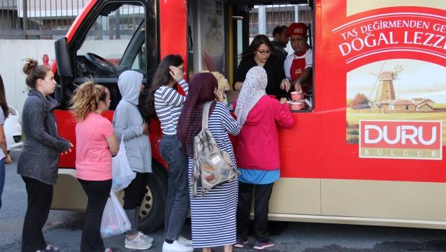 İstanbul'da üniversite öğrencilerine aşure 