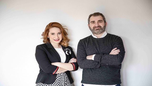 Kışın garsonluk yazın kuryelik yapıyorlar