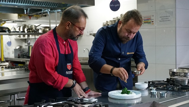 Ödüllü şef Yunus Emre Akkor,  Altınbaş Üniversitesi Gastronomi Bölümü’nde