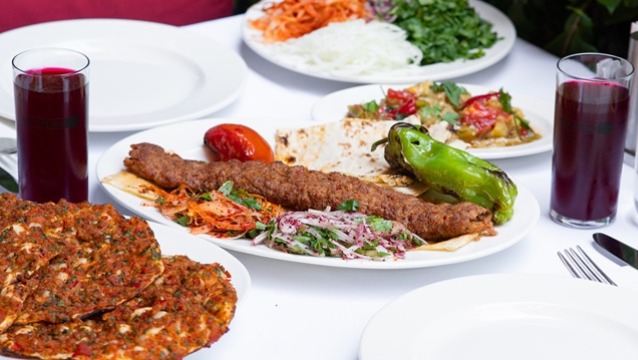 Onur Kebap: Kökü Adana’da, sofrası Kadıköy’de