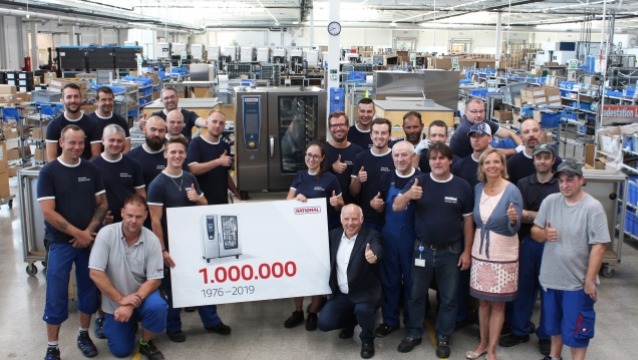 RATIONAL 1 milyonuncu buharlı kombi fırını kutladı 