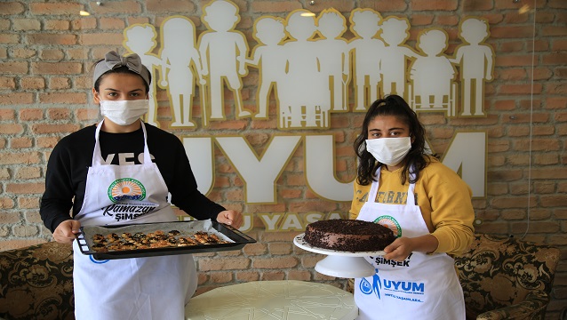 UYUM öğrencileri mutfağa girdi